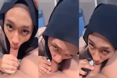 Hijab Binal Indo Sepong Kontol Gede Sampe Dalem Tenggorokan